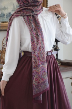 Yakası Boncuk İşlemeli Gömlek