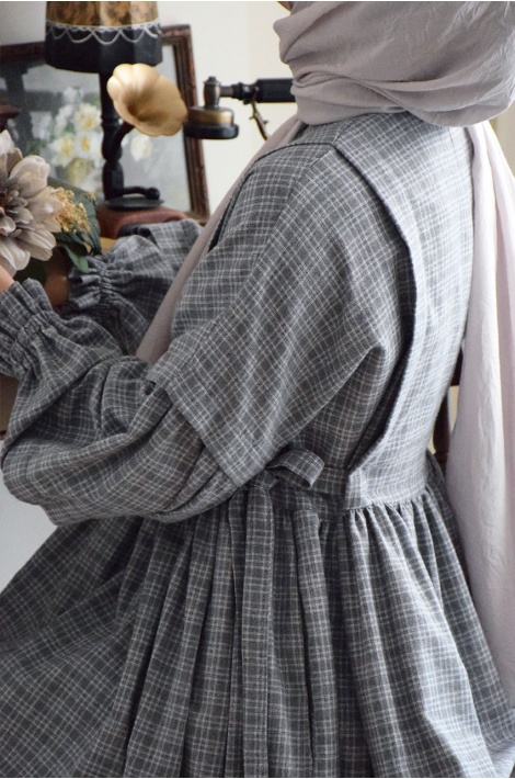 Pötikareli Yandan Bağcıklı Elbise Gri