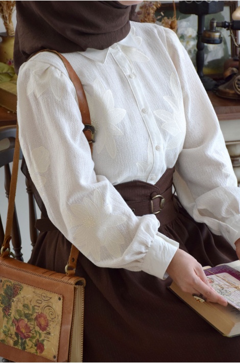 Bej Rengi Çiçek Nakışlı File Gömlek