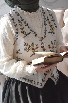 Çiçek Nakışlı Yelek