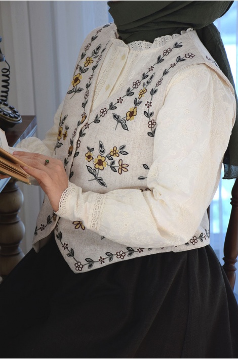 Çiçek Nakışlı Yelek