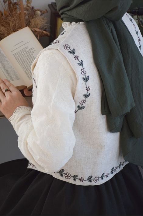 Çiçek Nakışlı Yelek