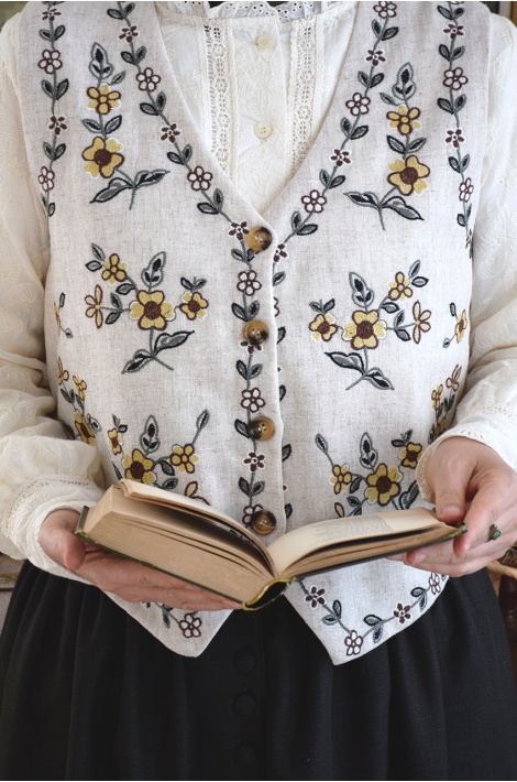 Çiçek Nakışlı Yelek