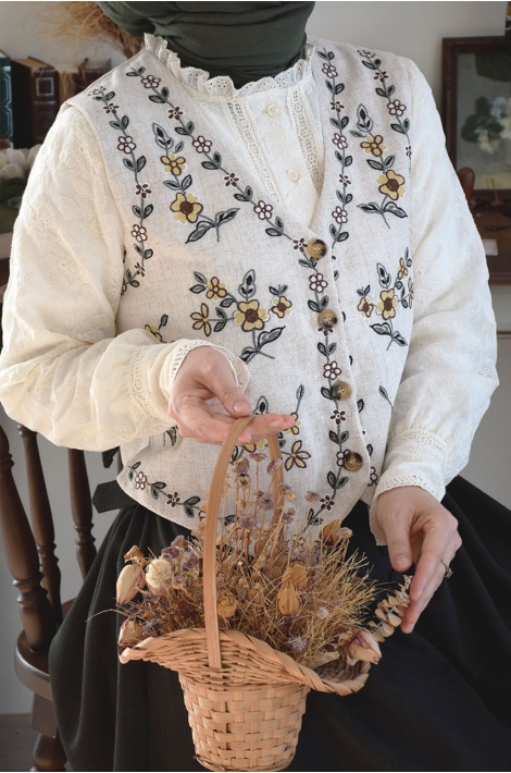 Çiçek Nakışlı Yelek