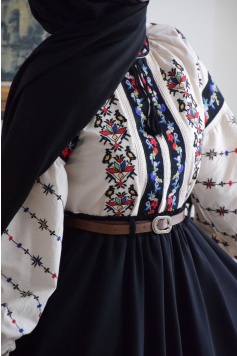 Natürel Nakışlı Bluz