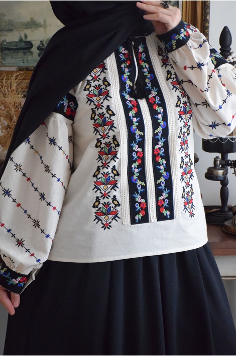 Natürel Nakışlı Bluz