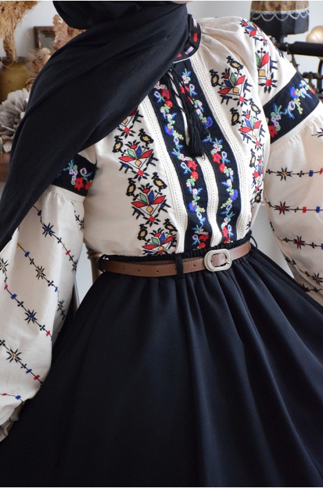 Natürel Nakışlı Bluz