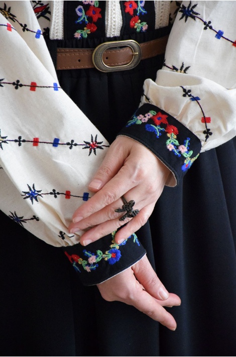 Natürel Nakışlı Bluz