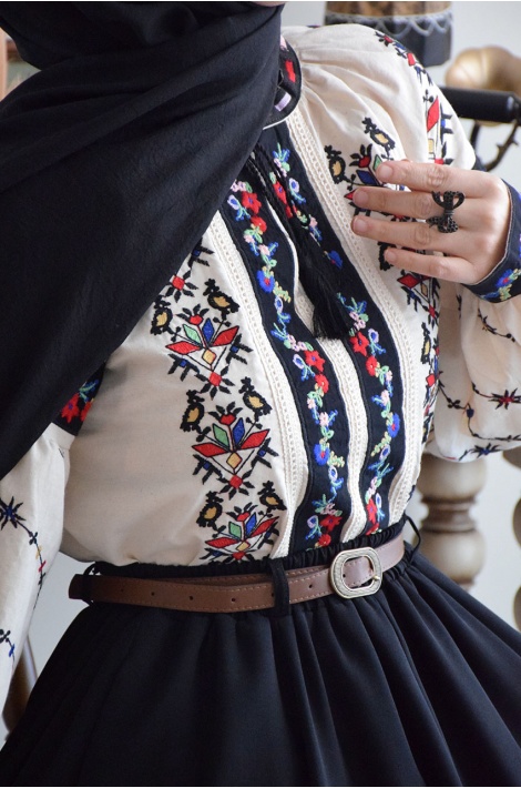 Natürel Nakışlı Bluz