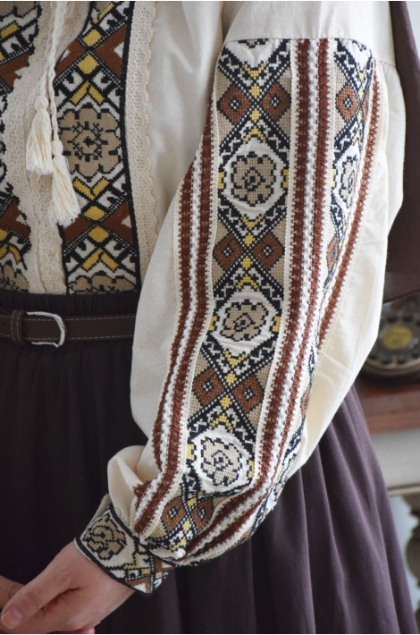 Kanaviçe Nakışlı Otantik Bluz