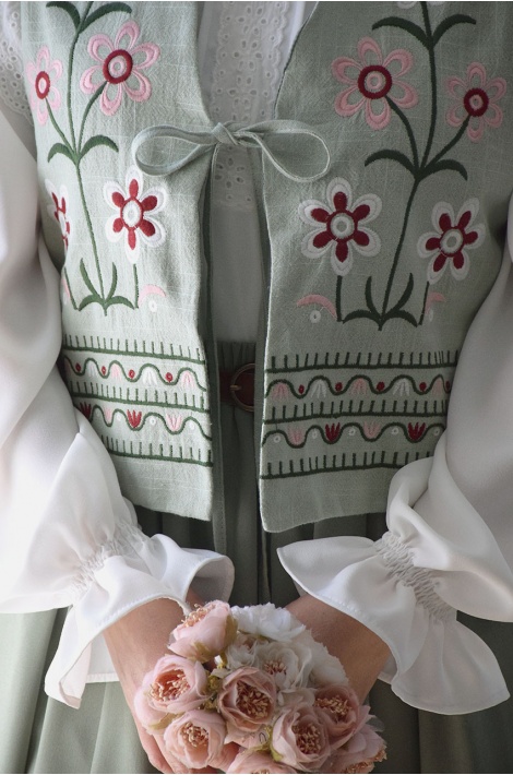 Nakışlı Bahar Yelek