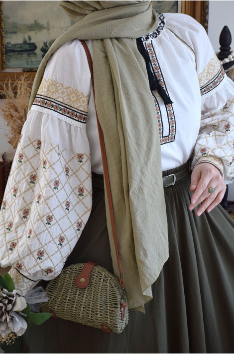 Kanaviçe Çiçek Nakışlı Bluz