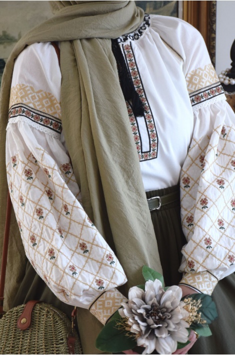 Kanaviçe Çiçek Nakışlı Bluz