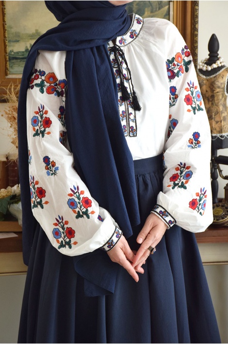 Nakışlı Beyaz Gömlek