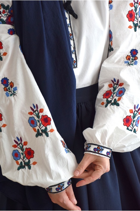Nakışlı Beyaz Gömlek