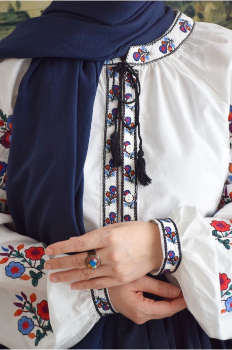 Nakışlı Beyaz Gömlek