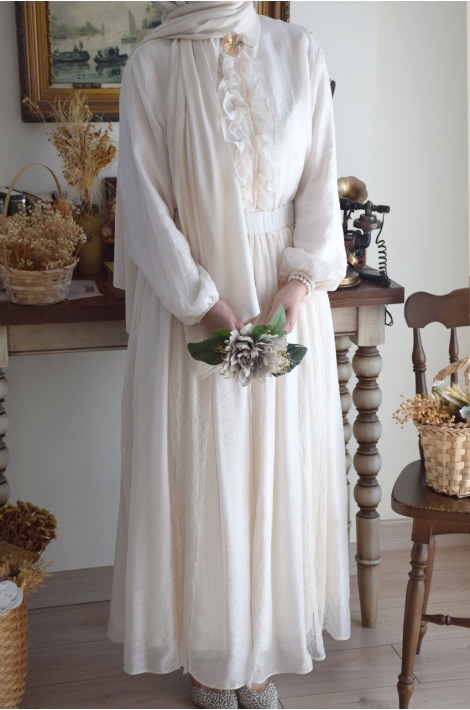 Broşlu Elegant Takım Ekru