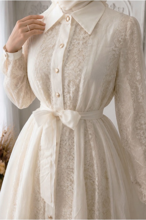 Dantel Şeritli Zarif Model Elbise