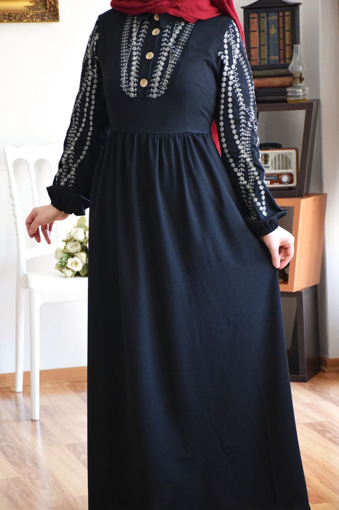 Nakış Detaylı Siyah Elbise